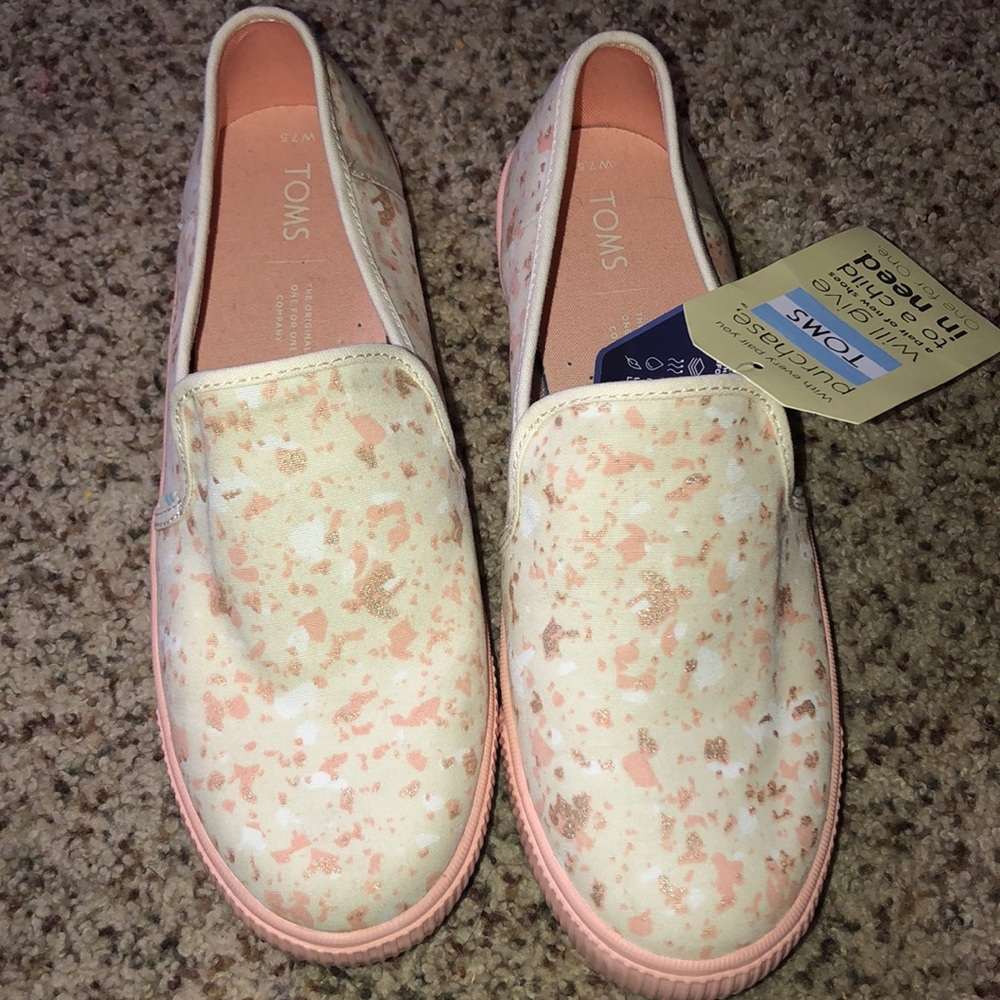BRAND NEW ROSE GOLD TOMS